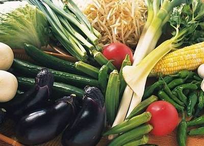 老太將硬幣扔進飛機發動機致航班延誤，食品安全也需警惕